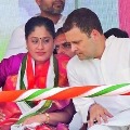 Vijayasanti Wants Rahul to Take Congress President Post