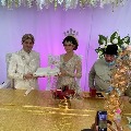 Couple holds 10000 people drive thru wedding