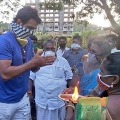 Tamil Nadu women hails Sonu Sood in Mumbai