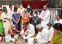 CM KCR visits Sri Lakshmi Narasimha Swamy Temple, Yadadri