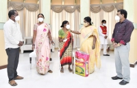 Telangana Governor hosts lunch for an aged woman in distress at Raj Bhavan