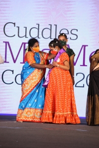 Sowmya Laxmi stood as winner in Mrs Mom-2020 Grand Finale