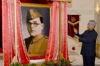 President Kovind unveils a portrait of Netaji Subhas Chandra Bose 