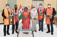 Governor Tamilisai felicitates doctor and Hyderabad Metro, and L&T officials