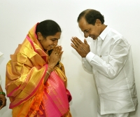 Newly-appointed state women’s commission chairperson meets CM KCR